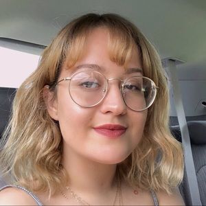 Meet your Posher, Camila